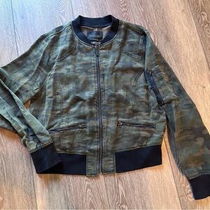Sanctuary from anthropologie lightweight camo linen blend zip up‎ jacket coat